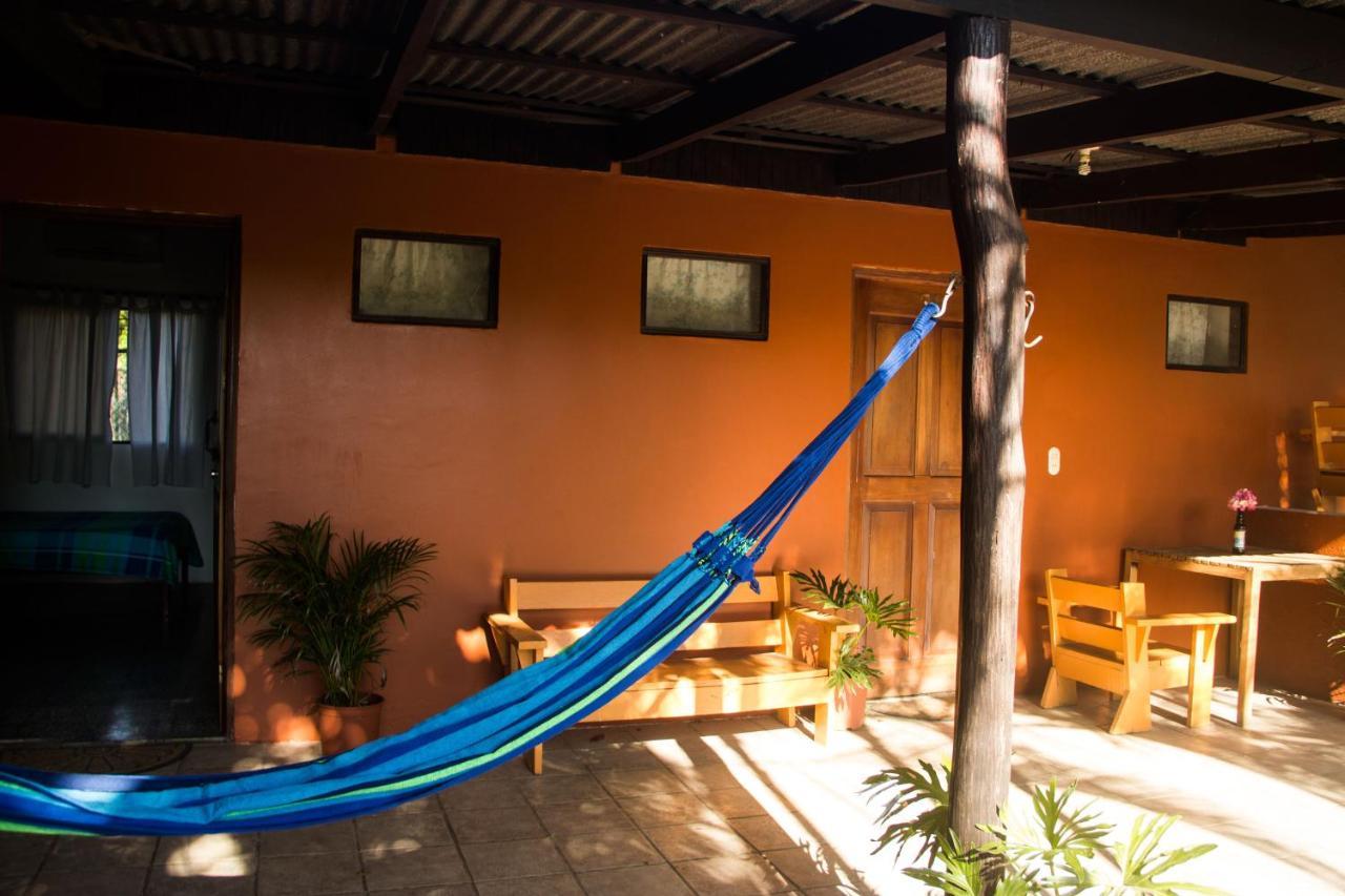 Tsunami Hostel Tamarindo Bagian luar foto